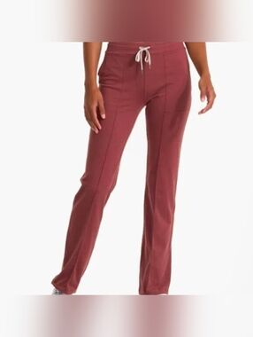 Vuori Halo Essential Dream Knit Flare Pant in Rust Size M